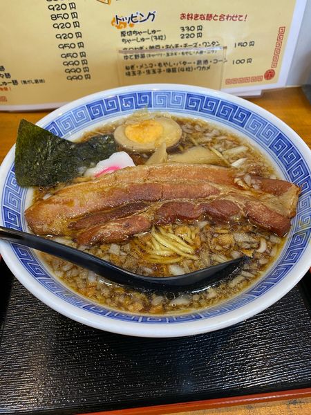 「厚切りちゃーしゅー麺（焦がし醤油）➕麺固め」@拉麺食堂 らいもんの写真