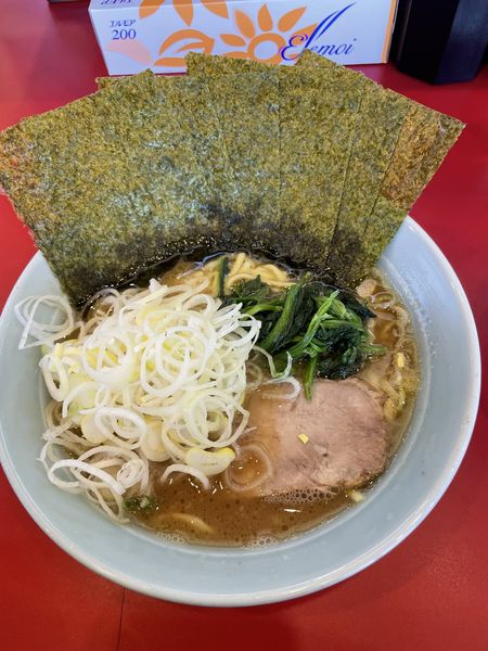 「ラーメン（TP:薬味ねぎ、のり5枚）」@横浜家系らーめん たま家の写真