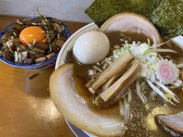 「特製らーめん+チャーシューごはん（1600円）」@さんのじの写真