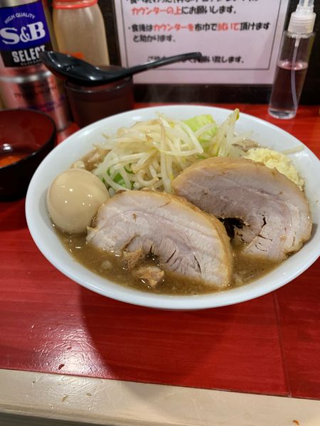 「小ラーメン　豚玉　生卵」@ラーメン鷹の目 明大前店の写真