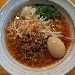 昭和台湾ラーメン（味玉付き）