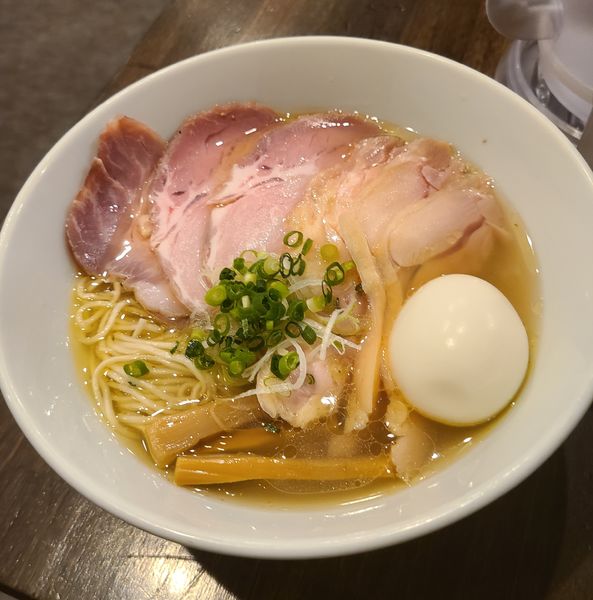 「しお全部のせ」@町田汁場 しおらーめん進化 町田駅前店の写真