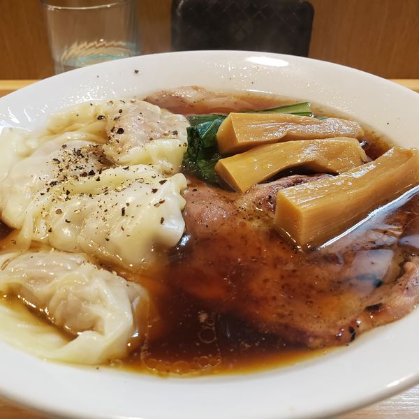 「醤油ワンタン麺＋追加チャーシュー」@世田谷中華そば 祖師谷七丁目食堂の写真