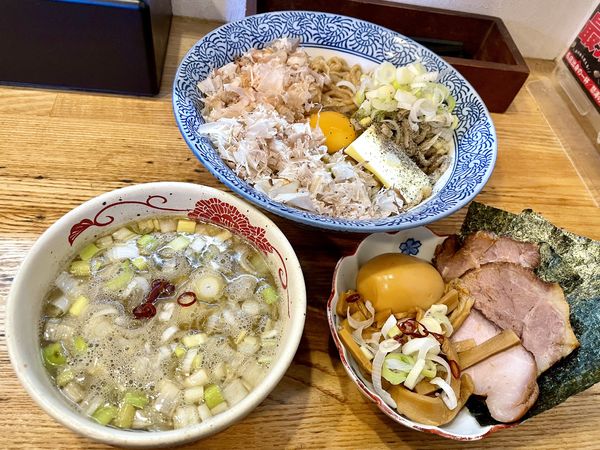 「【季節限定】特製 花かつおとバターのかま玉つけそば」@中華そば専門 とんちぼの写真