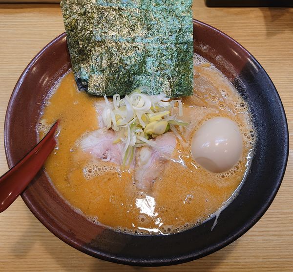 「よくばり辛味噌ラーメン(麺少なめ、1100円)」@麺屋天 東大宮店の写真