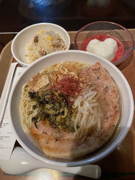 「スパイシーポーク麺」@Vulcania Restaurantの写真