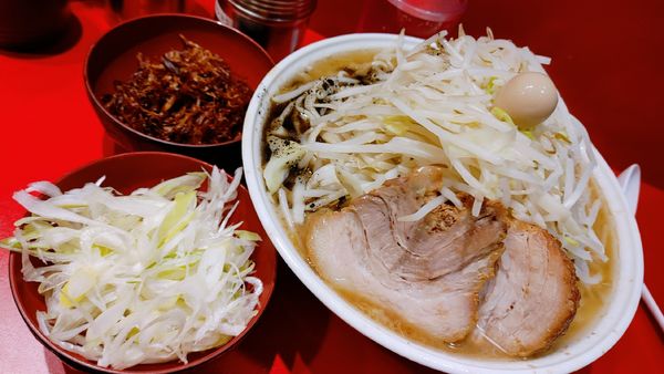 「ラーメン・大盛・ネギ・焦がしネギ(ヤサイマー油)￥1,100」@麺屋HEROの写真
