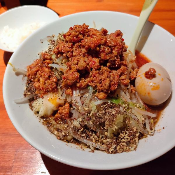 「山椒入り辣醤麺､味玉､無料ライス」@麺屋 じねんの写真