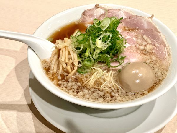 「京都熟成醤油ラーメン（全部のせ）」@京都ラーメン森井 南林間店の写真