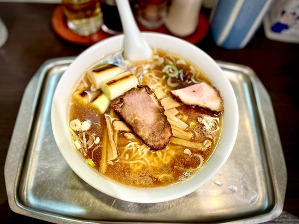 「ラーメン(1.5玉)/焼きネギ/チャーシューのしっぽ」@ラーメン専門の店 大勝の写真