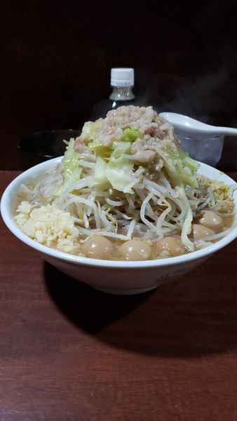 「ラーメン＋生卵＋生姜＋味付けウズラ」@D麺の写真