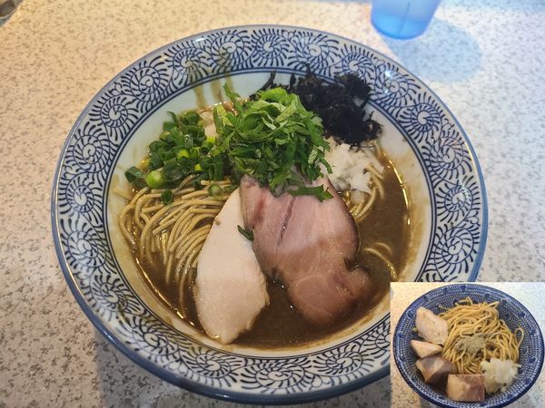 「濃厚煮干しラーメン+和え麺」@破壊的イノベーションの写真