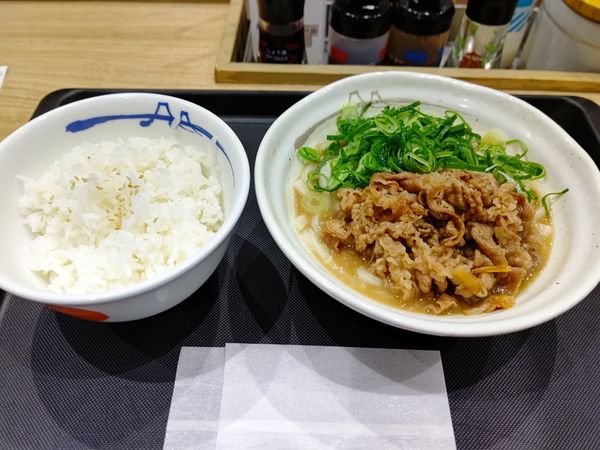 「ネギたっぷり肉うどんライスセット630円」@松屋 高崎駅前店の写真