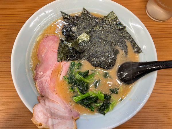 「ラーメン　半麺　硬め濃いめ油少なめ　750」@家系らーめん 武将家 外伝の写真