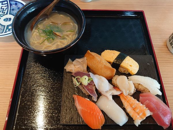 「寿司・鯛出汁塩らーめんセット(1190円)」@鮨・酒・肴 杉玉  新秋津の写真