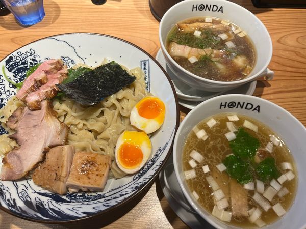 「自家製手揉みつけめん特上（醤油）＋麺大盛＋おかわりつけスープ（塩」@本田麺業 神田西口駅前店の写真