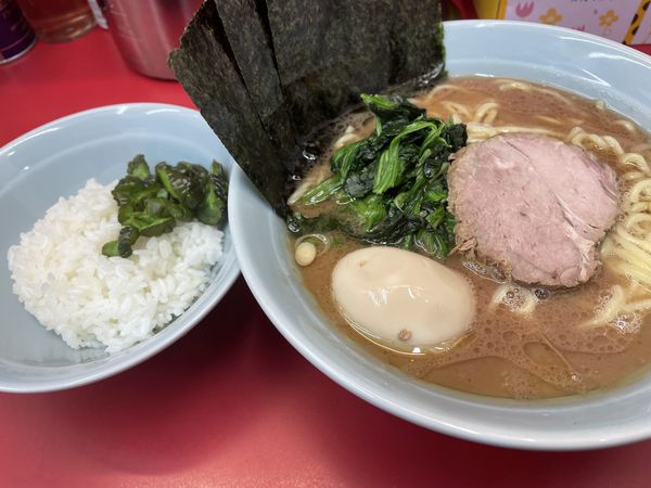 「ラーメン650円（小ライス+味玉無料）」@横浜ラーメン 武蔵家 大宮店の写真