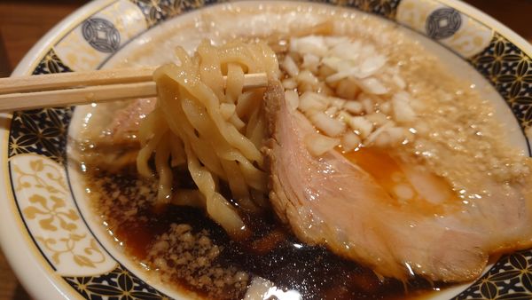 「背脂煮干し¥850」@麺’s room 神虎 肥後橋店の写真