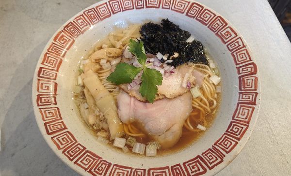 「鶏と貝出汁の中華そば(醤油)   900円」@八二軒の写真