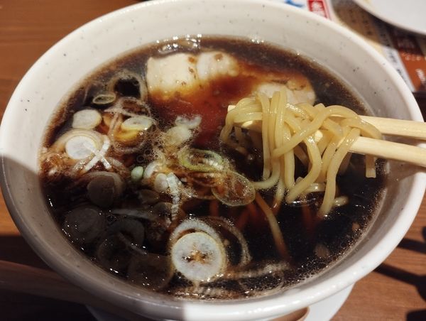 「黒醤油ラーメン(385)(ミニラーメン)」@新時代 横浜駅パルナード通り店の写真