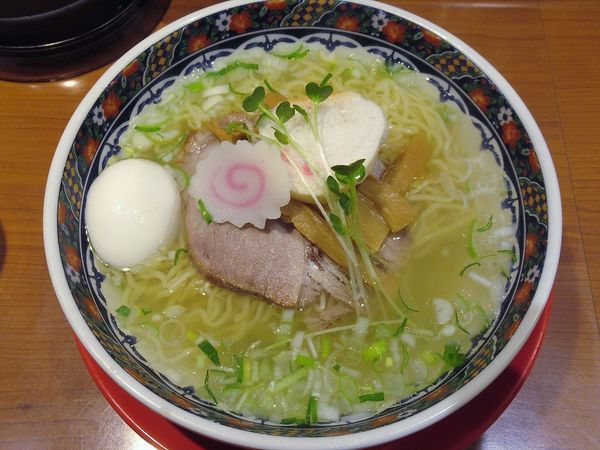 「塩ラーメン（950円）」@函館麺厨房 あじさい 東京ラーメンストリート店の写真