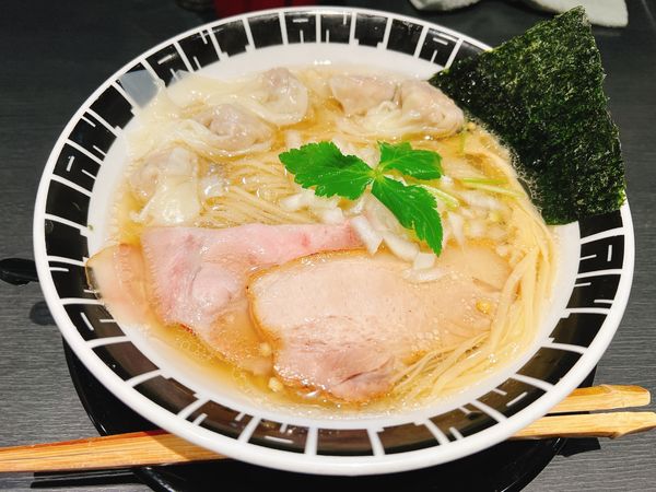 「塩ワンタンそば」@つけ麺 中華そば アンタイNOODLESの写真