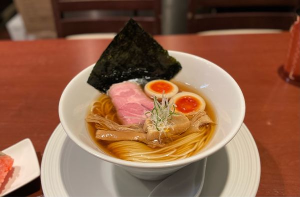 「津軽煮干し中華蕎麦（味玉入り）¥900」@酒肴場 屯の写真