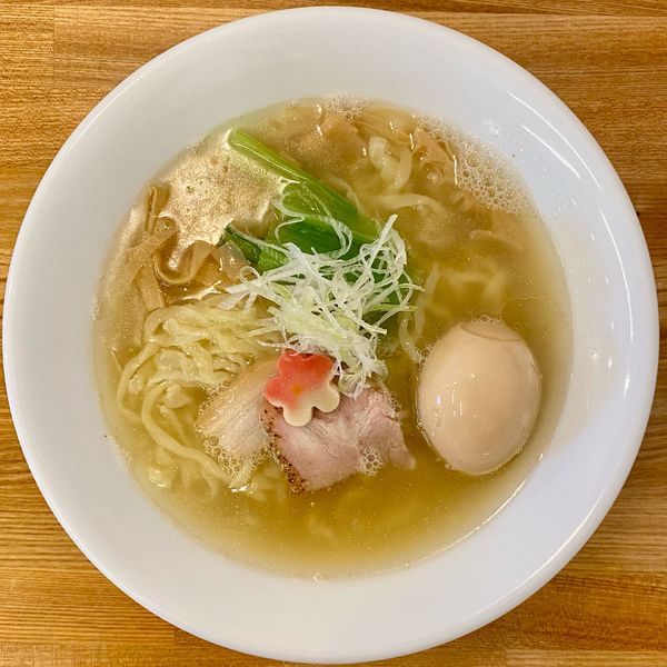 「こはね白醤油そば（味玉＋150円）」@麺彩 こはねの写真