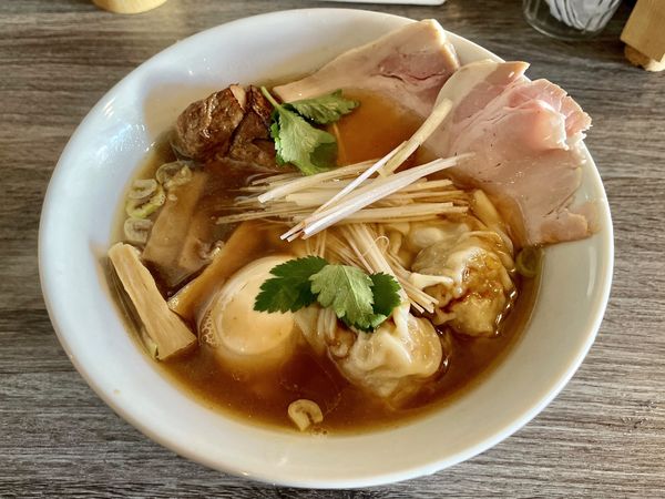 「特製醤油中華そば」@中華そば べぃしっくの写真