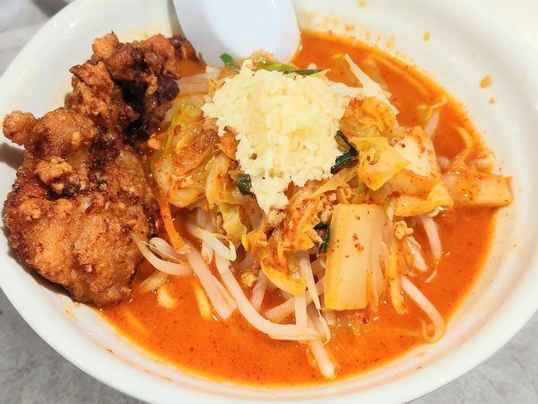 「キムチラーメン」@旨辛ラーメン表裏 高田馬場店の写真