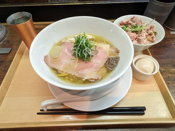 「味玉焼豚塩蕎麦　肉飯」@神保町黒須の写真