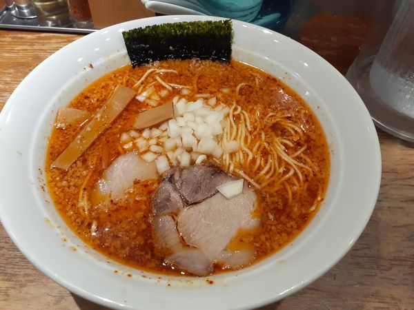 「赤辛中華そば、大盛」@中華そば コヨシ 渋谷店の写真