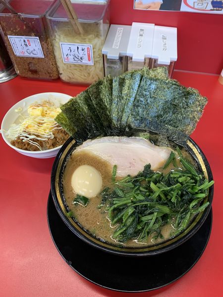 「ラーメン(半額クーポンで550円)玉子まぶし(タイムサービス」@王道家直伝 との丸家 八潮店の写真