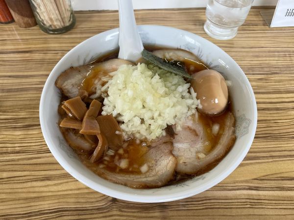 「中華そば 大 + チャーシュー + 味付け卵 + 玉ねぎ増量」@中華そば たまやの写真