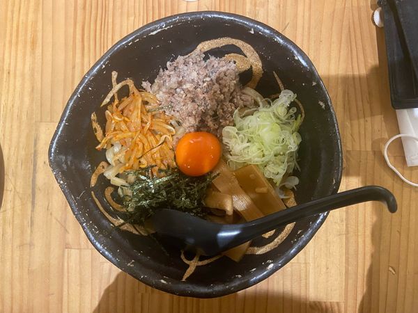 「辛まぜそば」@麺屋 蝉 関大前店の写真