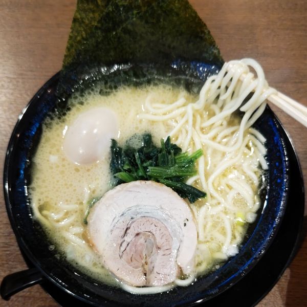 「塩ラーメン(500円)＋味玉」@横浜家系ラーメン 飛龍家の写真