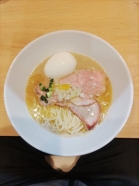 「濃厚鶏そば+味玉  ﾒﾝﾏ抜き」@「七色の落書き」の写真