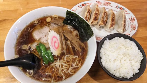 「醤油らーめんセット（1,150円）」@らーめん ヒグマ 塩沢店の写真