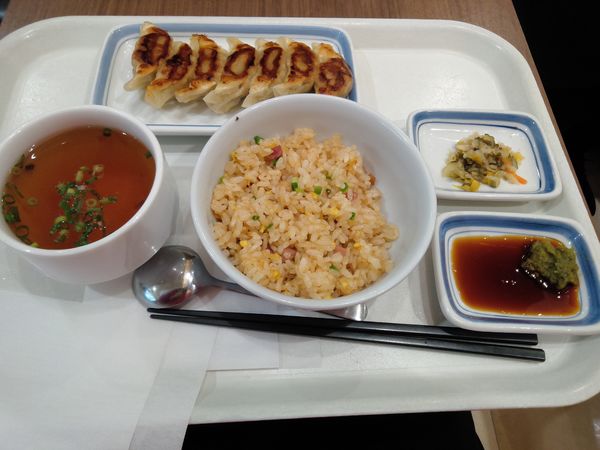「ぎょうざ 7個定食（半チャーハン）６３０円」@長崎ちゃんぽんリンガーハット 千住ミルディス店の写真