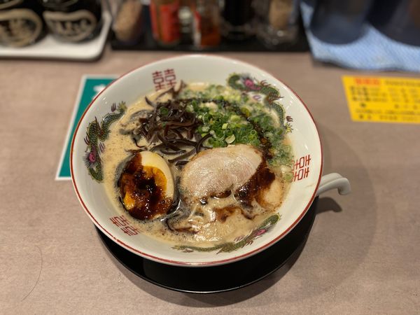 「黒だるま」@濃厚豚骨ラーメン だるま一家宇都宮分店 宇都宮分店の写真