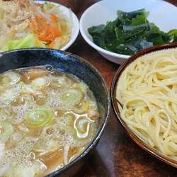 つけ麺、中盛、野菜、ワカメ