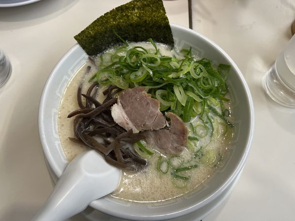 「ネギラーメン750円＋替玉無料」@博多天神 新橋1号店の写真