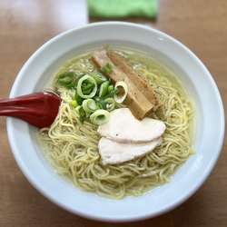 塩知床鶏中華そば(極細縮れ麺) 680円