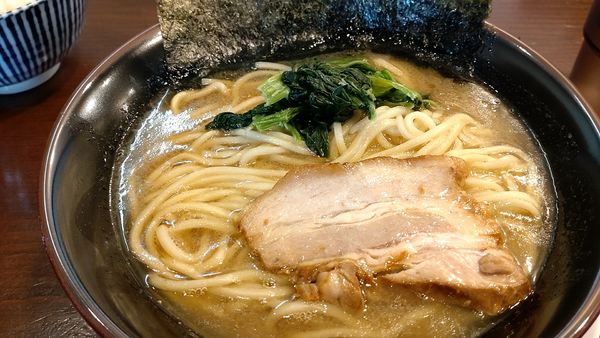 「濃厚鶏豚骨ラーメン（850円税込）」@ラーメン・つけ麺 おきるの写真