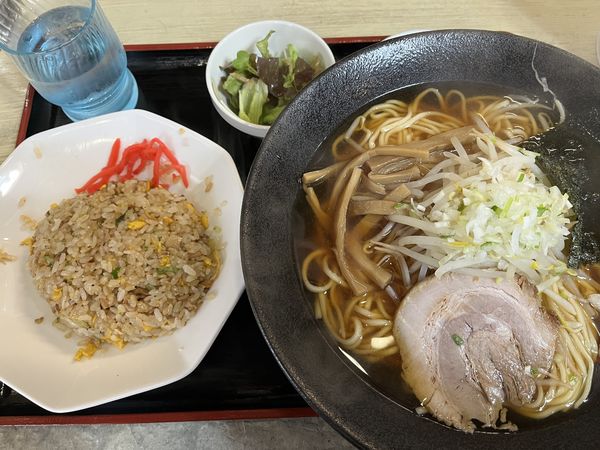「醤油ラーメン（大盛り）&半チャーハンセット」@麺処 大章の写真