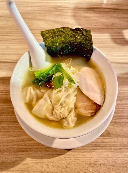 「塩そば + わんたん」@麺や 豊の写真