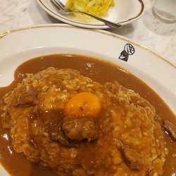カレールー大盛＋生卵1080円