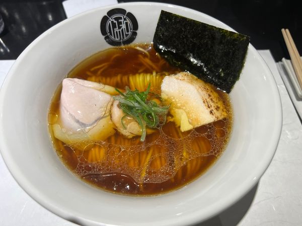 「支那そば　純系名古屋コーチンと近江鴨のスープ」@支那そば屋 乃の和の写真