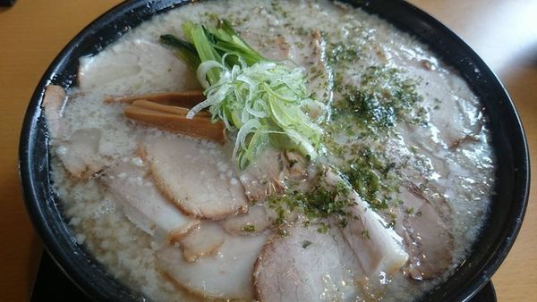 「塩こってり拉麺」@羽屋の写真