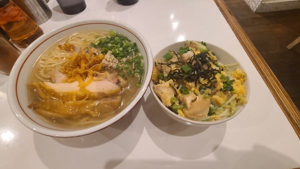 「塩そばと親子丼」@タマネギヘッドバッドの写真